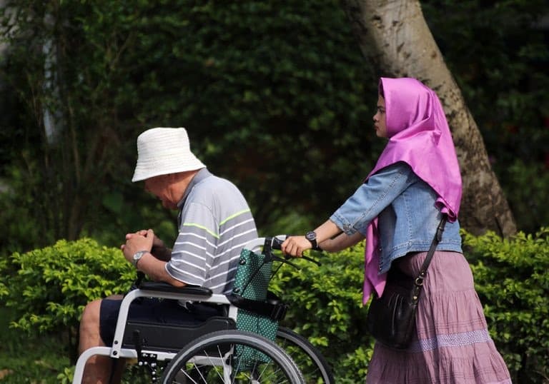 全台外勞看護申請流程完整教學，2025擴大免評80歲免巴表申請看護教學